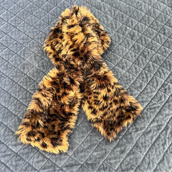 J. Crew Scarf Leopard Animal Print Faux Fur Brown Black Neck Wrap Warmer B24 - Picture 2 of 7